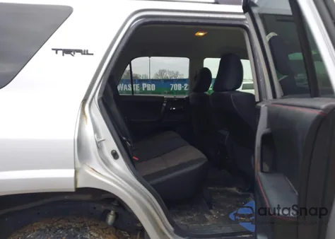 2014 Toyota 4Runner Trail z USA, uszkodzony, nr VIN JTEBU5JR5E5151476